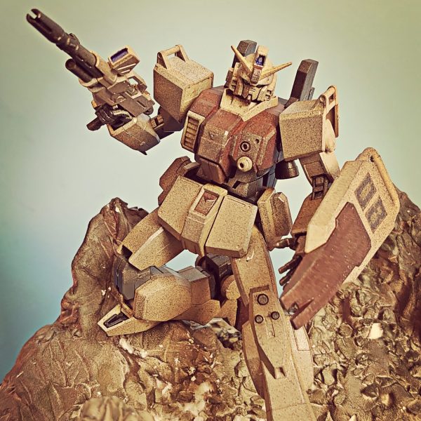 警戒する陸戦型ガンダム