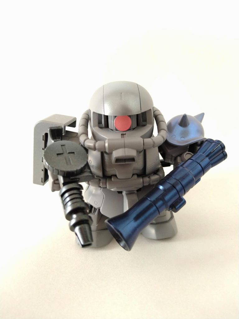 2021年バージョン。これはボトル1本に集まったので全身同じ色です。右肩・マシンガン:プレミアムガラスパール、頭:ダイアモンドシルバー、左肩・バズーカ:サファイアブルーを上から塗っています。武器は成形色のままです。