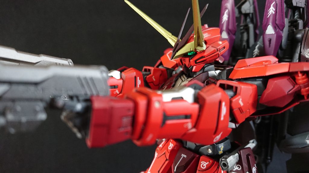 デカールは指定通り貼り付けて少し追加してます。