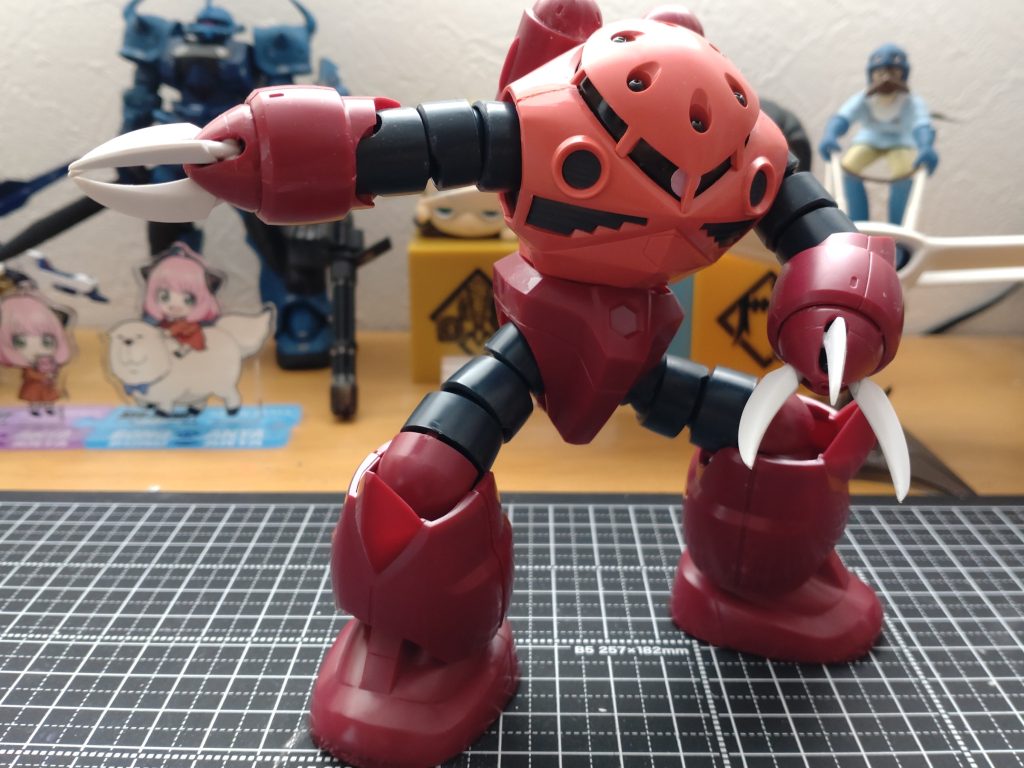 素組みした状態ですが、動きもバッチリで、すごい良いキットですね。