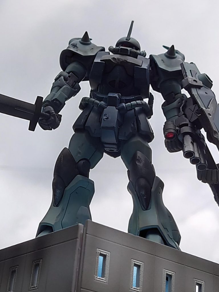 最後に、グフカスタムは過去に投稿した、震える山の名シーンに、使った機体の使いまわしなり(笑)