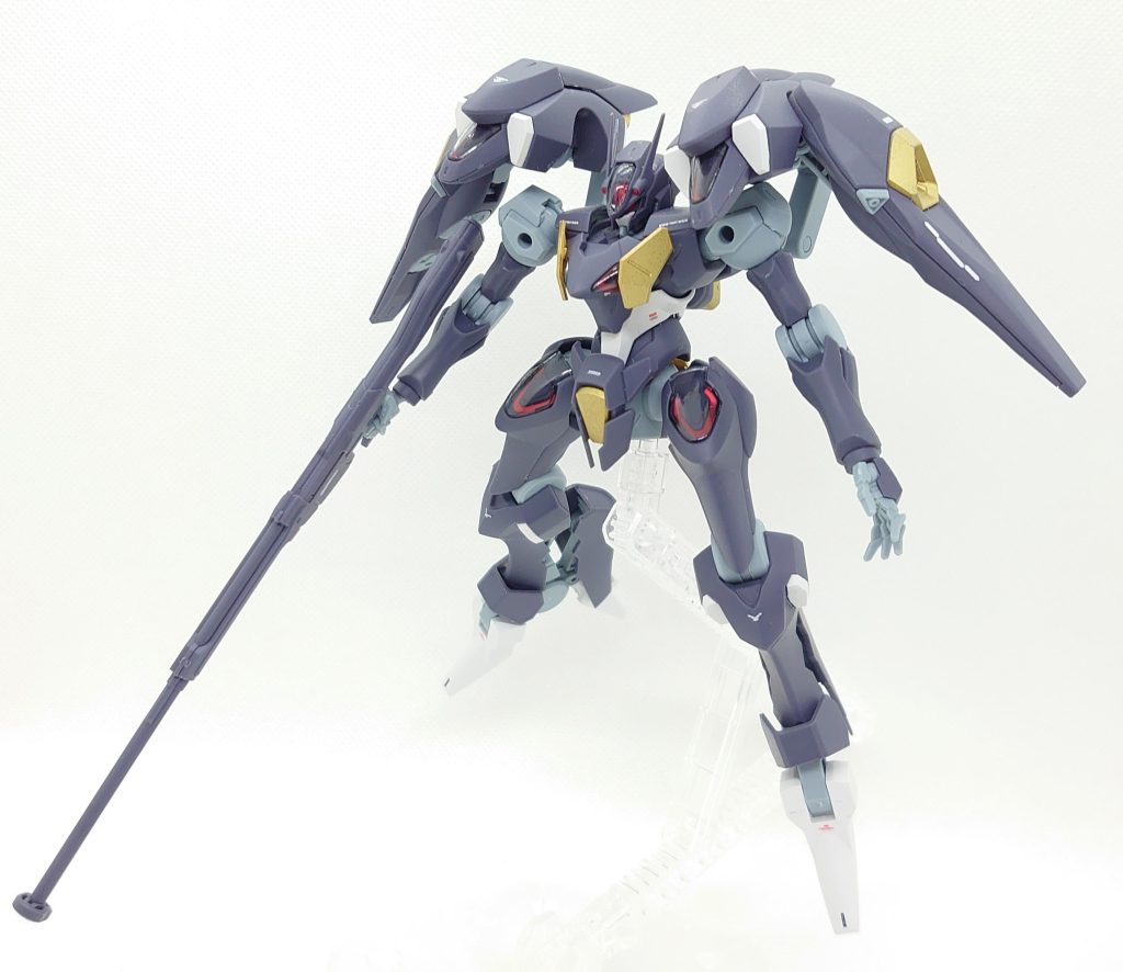 腕が異常に長く、某人型決戦兵器の3号機を彷彿させるシルエットですね。バックパックが付くことでシルエットのバランスが取れていい感じ。