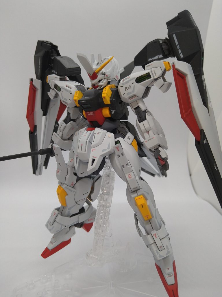 シールドオン形態です。大型シールドガンビットをバックパックから懸架パーツに接続した状態です。