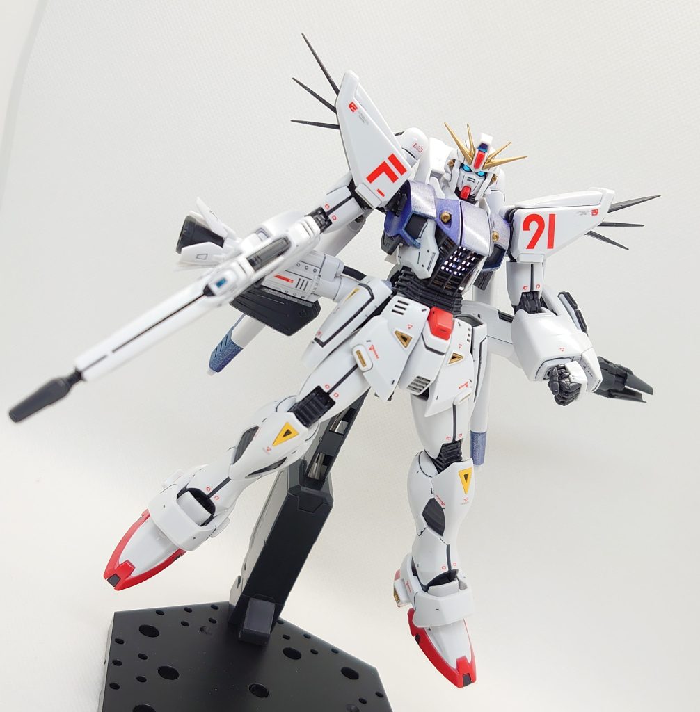 天候が悪く塗装がままならないのであれば、いっそあまり塗装をしなくても良い（したくない）ABS製パーツの多いキットを製作しよう思い製作しました。思っていたよりもABS製パーツが多くびっくりしました。それでも、スタイルはやっぱりかっこいいですよね。部分塗装、墨入れ、デカール、トップーコート仕上げです。※あまり目立ちませんがLEDユニットも頑張って入手しました(-_-;)最後になりましたが、2023年も皆様宜しくお願い致します。