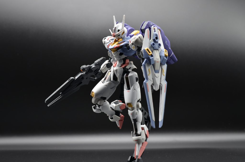 フライトユニットも余ったデカールで飾り付けています