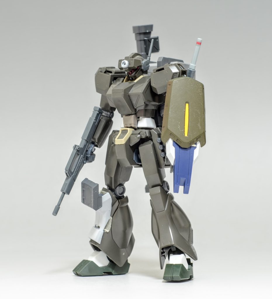 スナイパーライフルが似合うジェガンを作りたくて年始に着手しました。コンロイジェガンをベースに作りたかったのですが入手できず、エコーズジェガンをベースに改修しました。