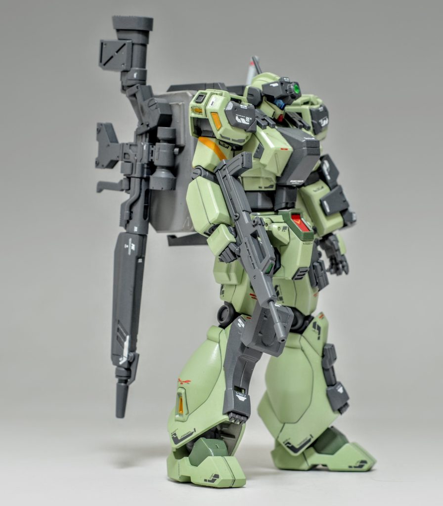 地球連邦地上軍東部方面第8師団所属、即応機動連隊第一中隊隊長モーリー・モーリス大尉機です。