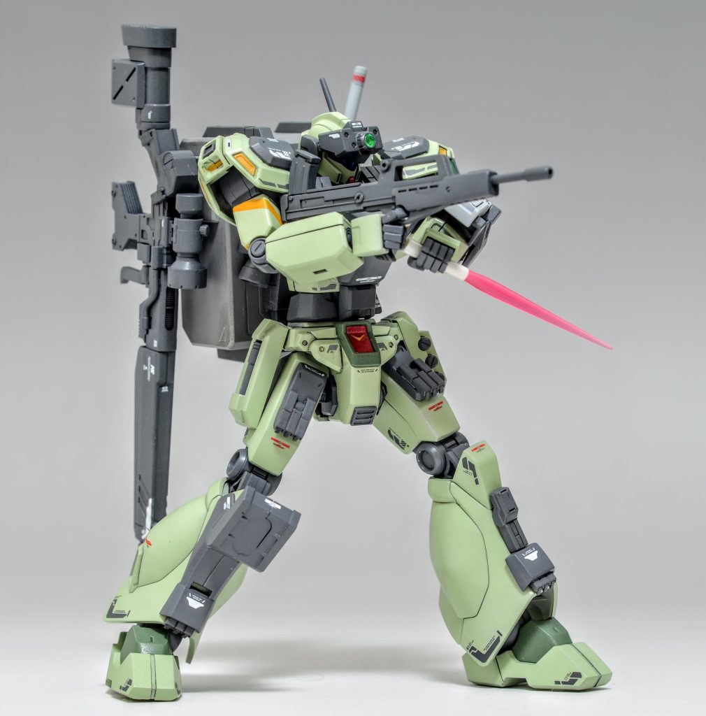 狙撃仕様だが中、近距離戦闘も可能。二本のサーベル(長、短)とダガータイプのサーベルの計3本を装備している。