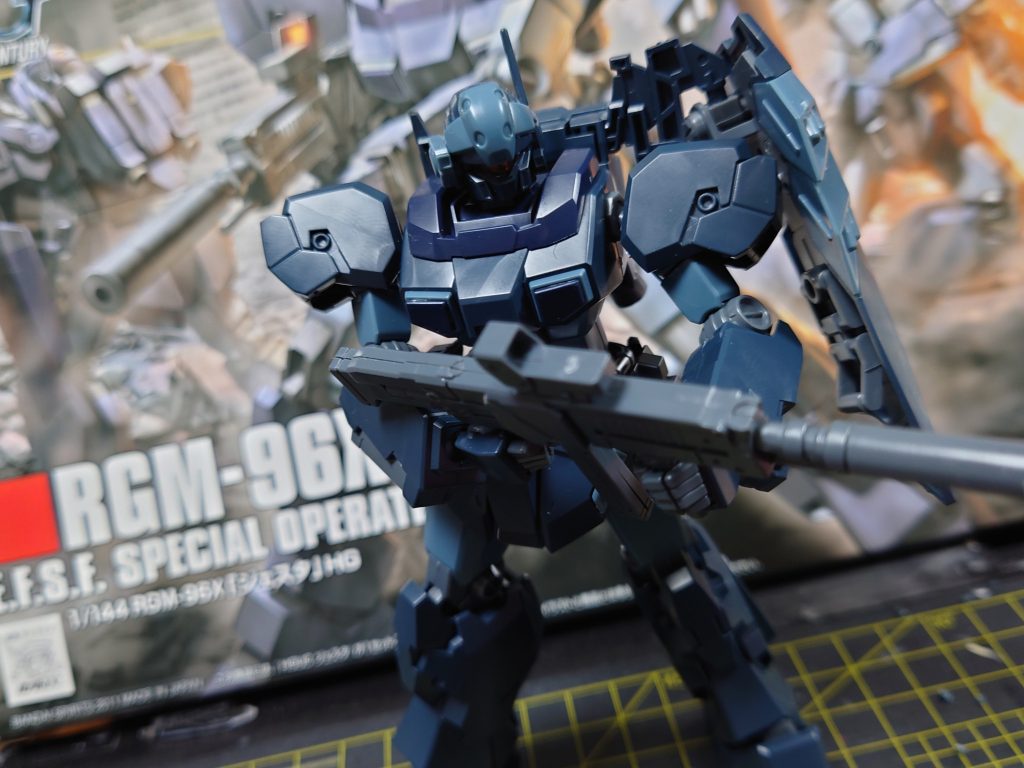 パチ組した時の写真も載せときます。だいぶカラーリング変わってますね！