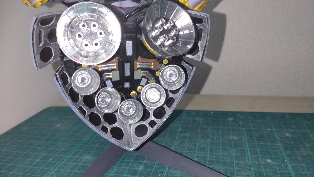 スカート内部頑張りました。メッキシルバーは顔が映り込む位ピカピカです！