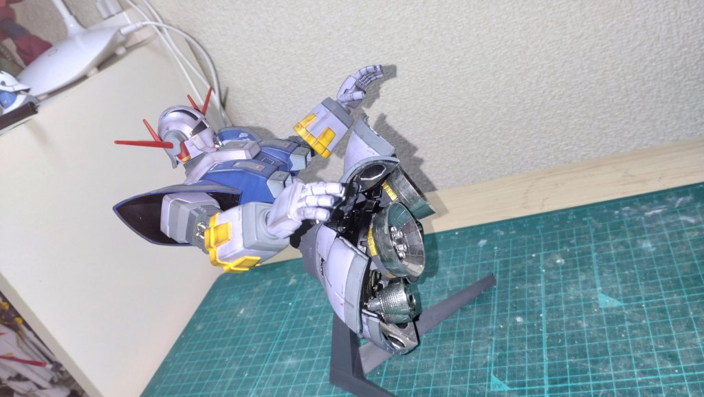 首を2ミリ延長、腰にもう1パーツ入れて前のめり出来るように。