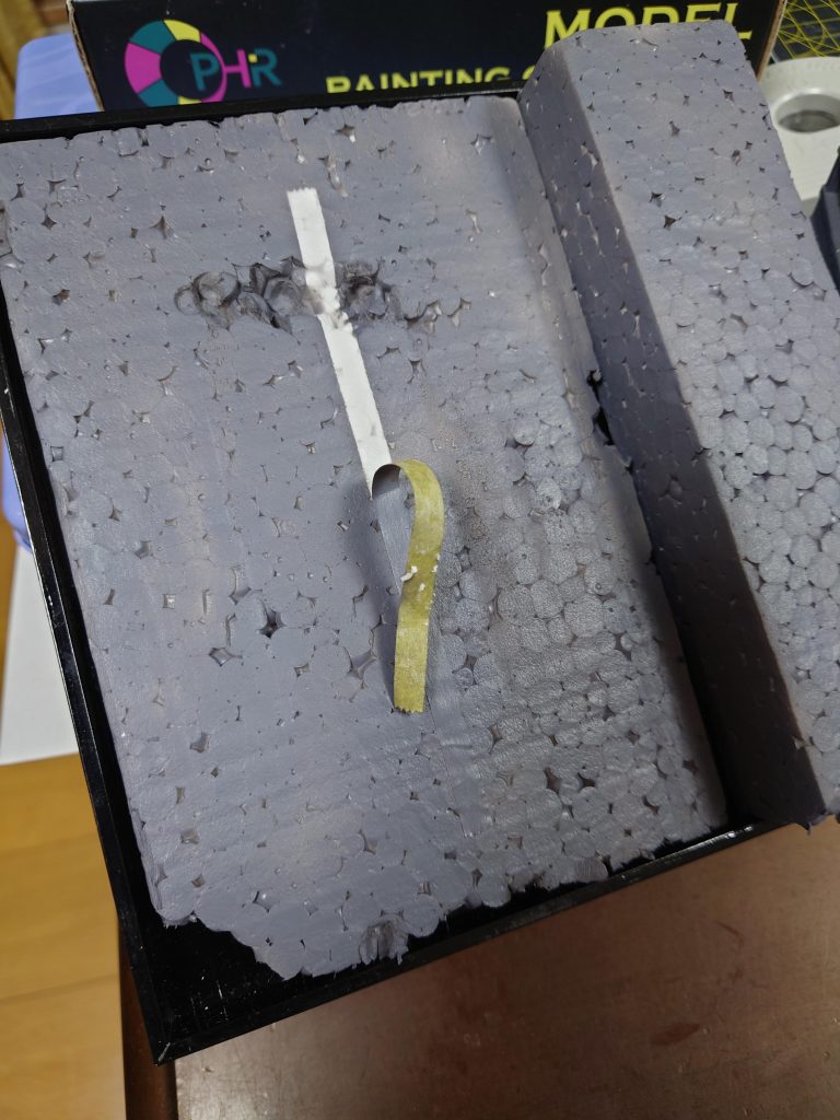 マスキングテープにグレーサフ吹いただけのお手軽仕上げ