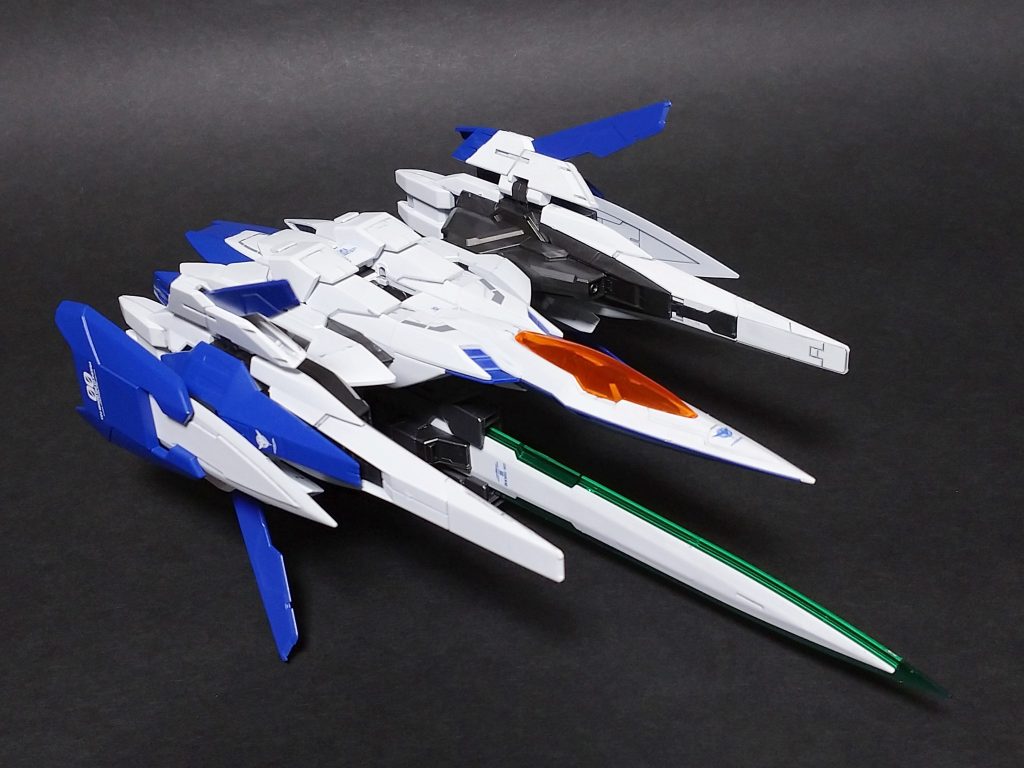 オーライザーもよく出来てますが、組み替え発光バインダー展開ギミック以外は1/100とあまり変わらない印象です。