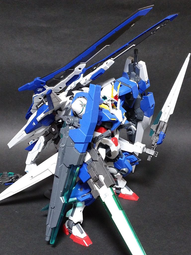 前後左右共にデタラメな程のボリュームで、下手するとガンダム本体が隠れそうです。