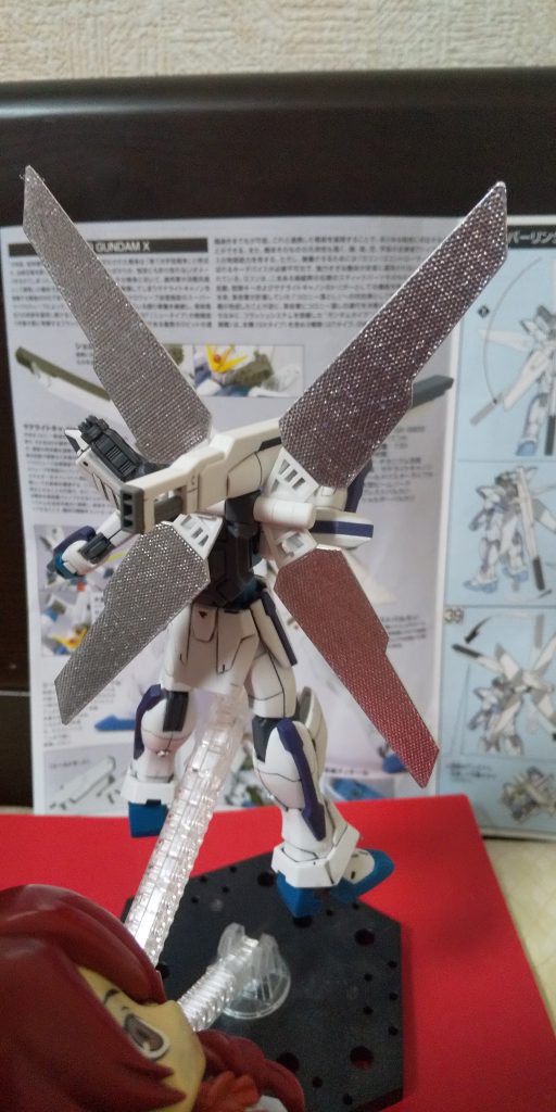 :サテライトキャノンモードにパネルを展開だ。パネルの裏面に付属のホログラフシールを貼り付け、更に爪楊枝で凹凸面を擦り立体感を増したのだ。これでシャドウ達を纏めて処刑にさせたいぞ。