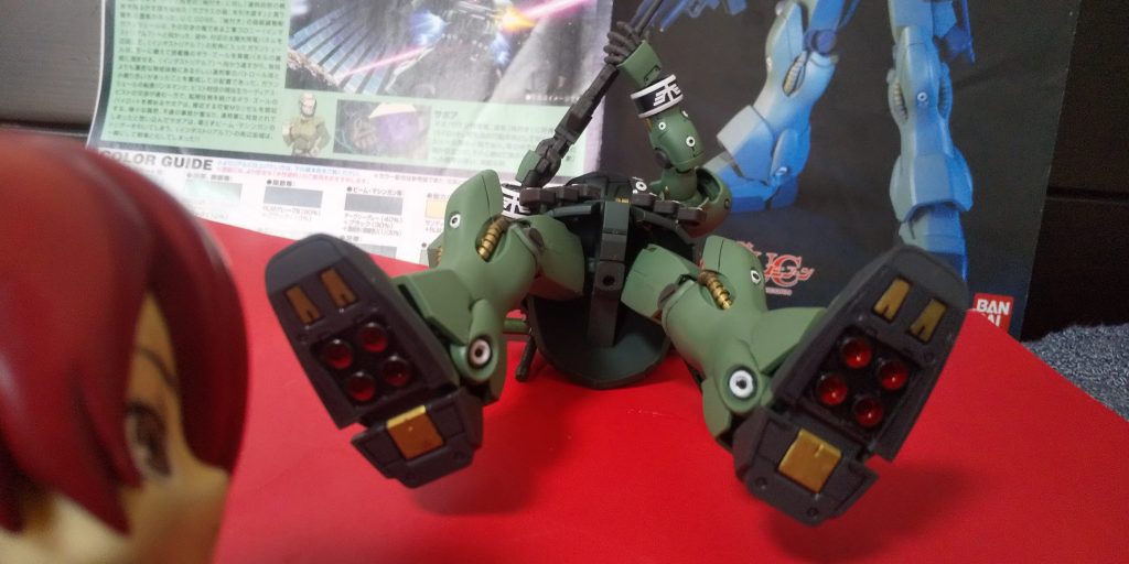 :足の裏面だ。ここにも部分塗りをしたぞ。