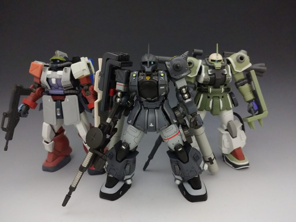 次回は向かって左側のザクで連邦仕様にしようと製作中です。最後までご覧くださりありがとうございました!