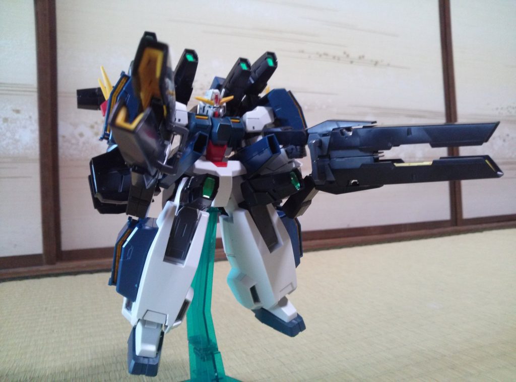 ハイパーバーストモード本来は４基のGNキャノンで連動させるクアッドキャノンとか言うけど全部乗せたら１０基になるからなんて呼ぶんだろう？