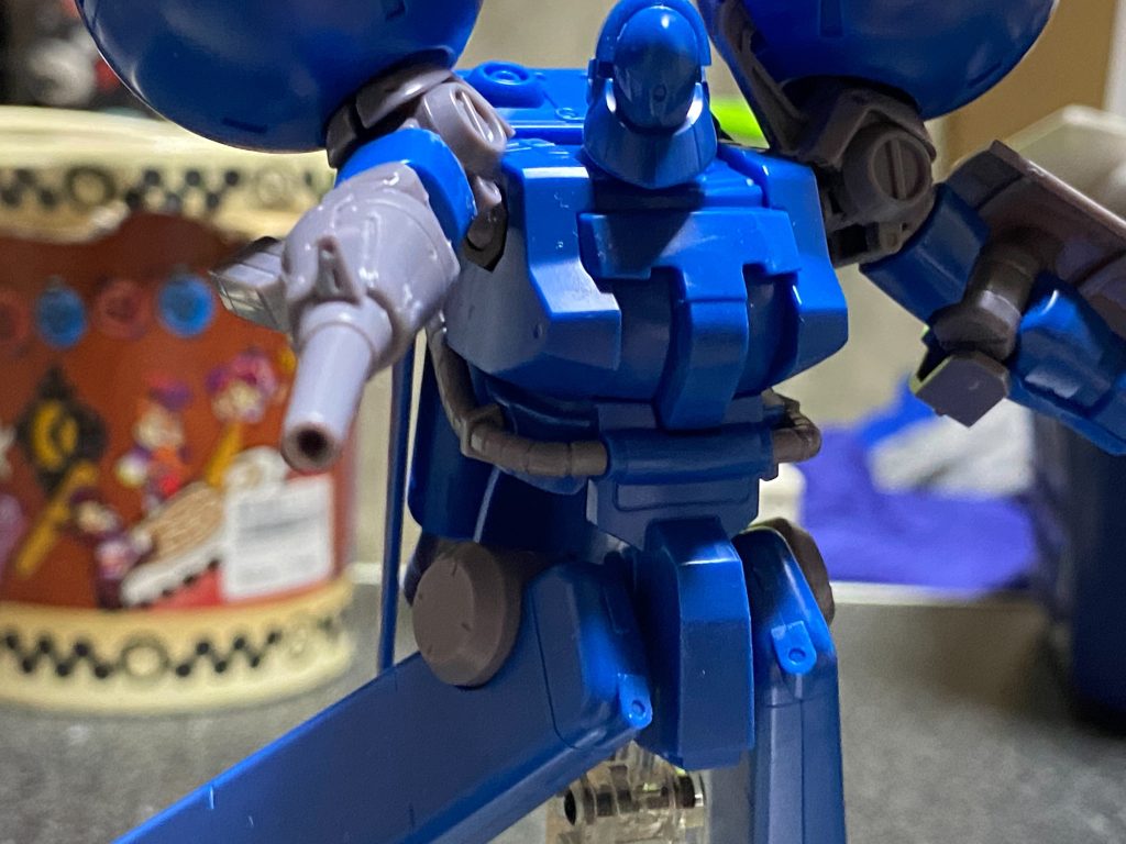 右手が鉄砲になっていてコ○ラみたいですʕ•ᴥ•ʔ