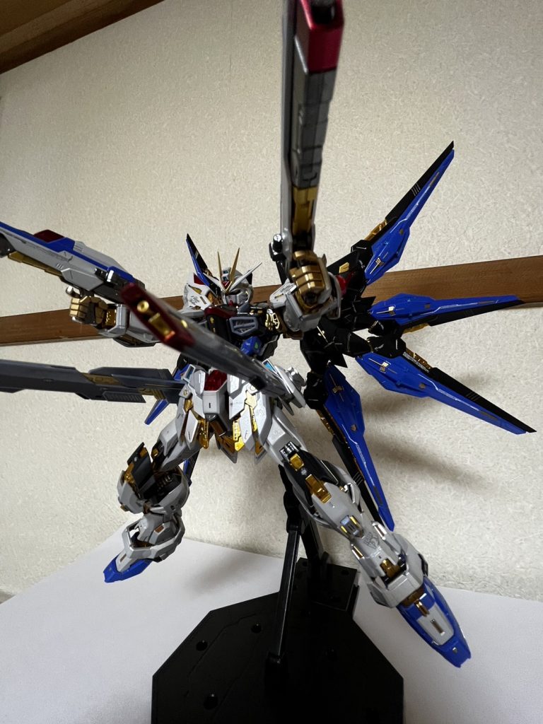 フルバースト(ドラグーンは発射せず)も1枚。キラキラしてて満足です。