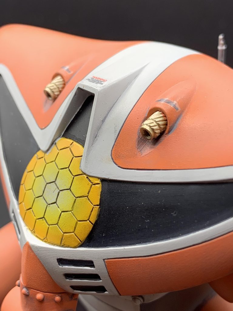 頭部のバルカン砲？は金属パーツを埋め込み。モノアイの塗装も上手くできたかな？