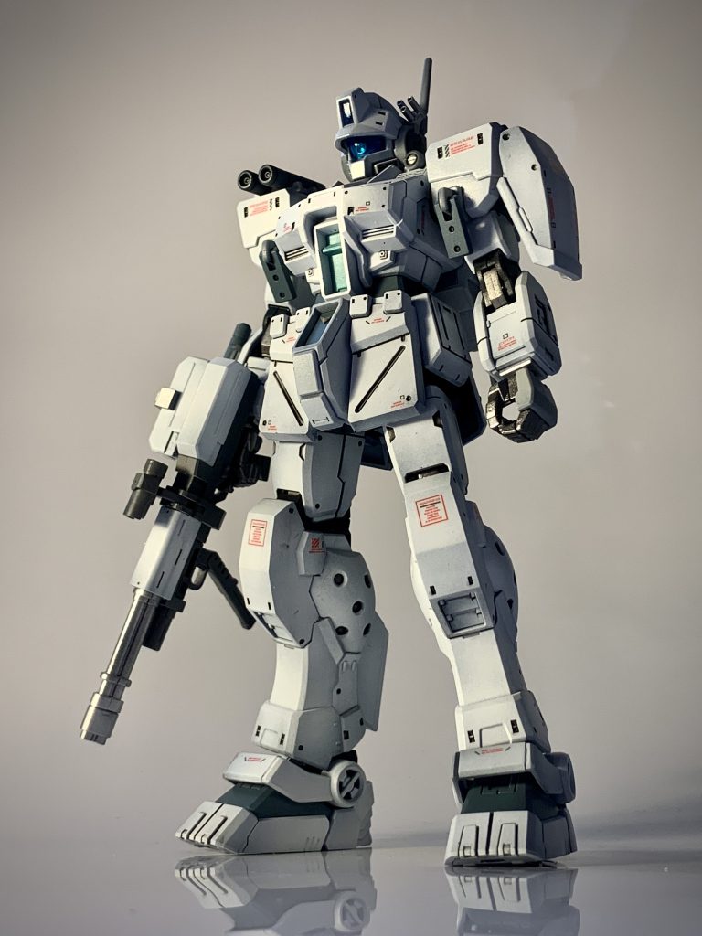 ジムスパルタンは元のキットからディテールが細かく墨入れが非常に楽しいです。それでも満足出来ずリベットモールドをかなり追加しましたが、ミリタリー色が強い機体なので程よく感じます。