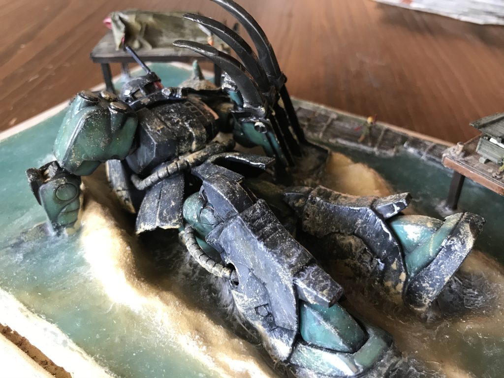 爪はゼ・ズールをイメージしてプラ板でスクラッチしました。撃破されたズールから回収して無理矢理付けてみたって感じです。