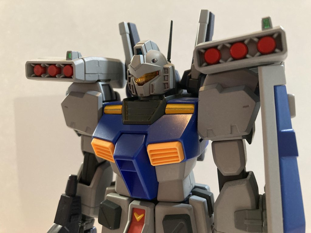 シールドはジムⅢ感が残るよう、MGガンダムkaのラージシールドを流用。肩部ミサイルポッドは144/1スタークジェガンから流用。意外とサイズ感良いです。