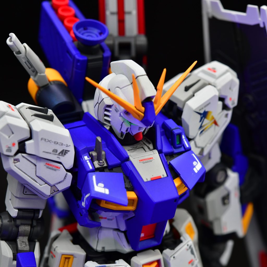 ブルーはフィニッシャーズのブルーパープルと、ガイアノーツのコバルトブルーで塗り分けています。