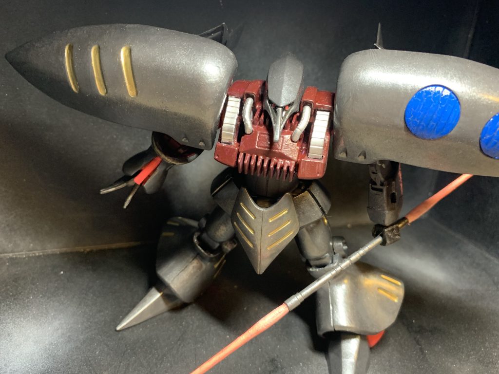 塗装はアクリジョンとアクリルガッシュの筆塗り全塗装です。今回は初めて筆塗りで光沢塗装をしました。前に作ったフルアーマーガンダム7号機で使ったアンティークシルバーが良い色だったので今回もこの色をメインで使いました。