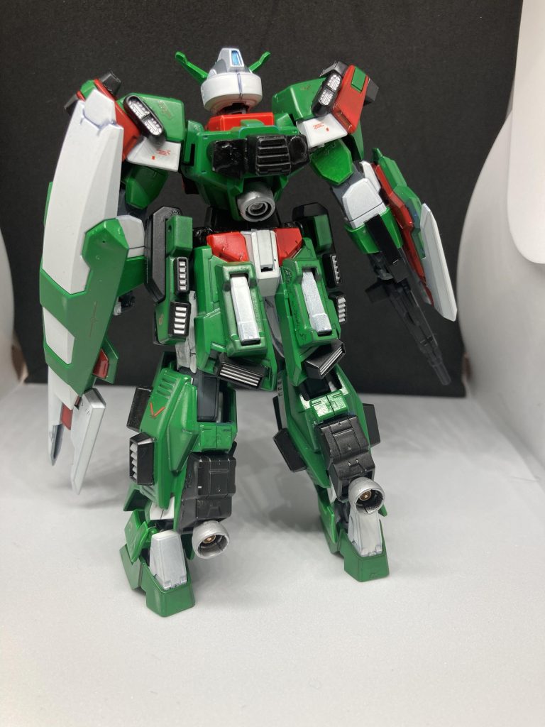 バックショット　　ビームサーベルは腰のアーマーへ。脚部にもブースターを増設。