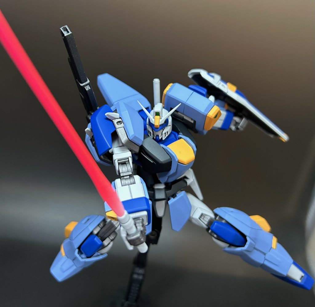 二の腕と腹部、大腿、靴、シールドはストライクの物を使用し、それ以外はHGデュエルのまま使用しています。