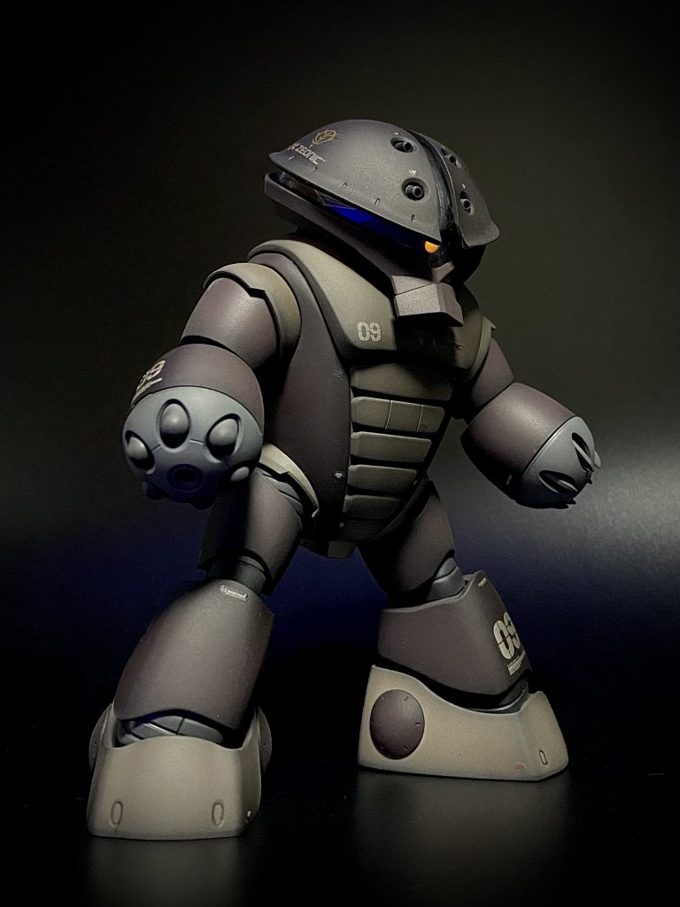 角度によっては凶悪な顔つきになりますね。