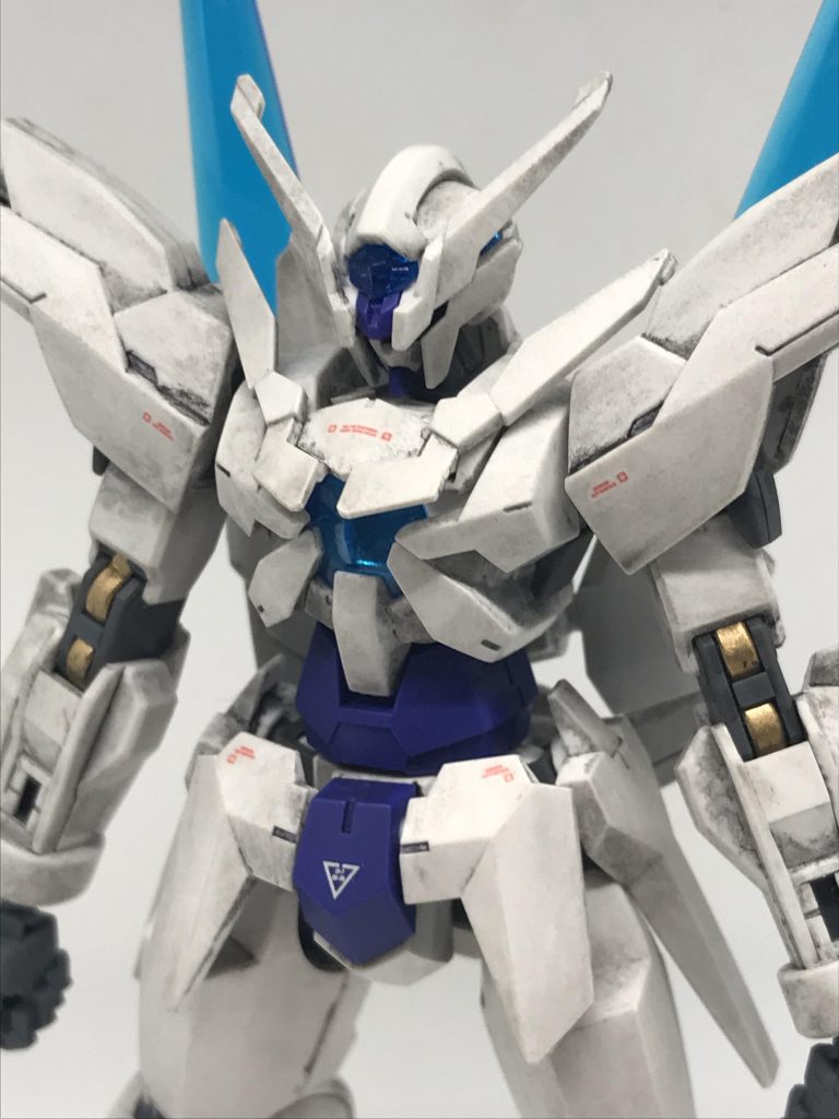 拭き取りは適当で大丈夫、写真の様な質感になりますもっと色を落としたいのであれば、メラニンスポンジで擦り好みの色までトーンを落としましょう拭き取りまでの乾燥時間や拭き取りを調整すればグラデーション塗装のような質感も出せますウォッシング作業時間はこのキットで15分程度ウェザリングカラーが完全乾燥するには1日くらいかかると言われてますが、私は拭き取りをして手に色が付かない程度にはすでに乾いているので、時間があればすぐ次の作業に取りかかります