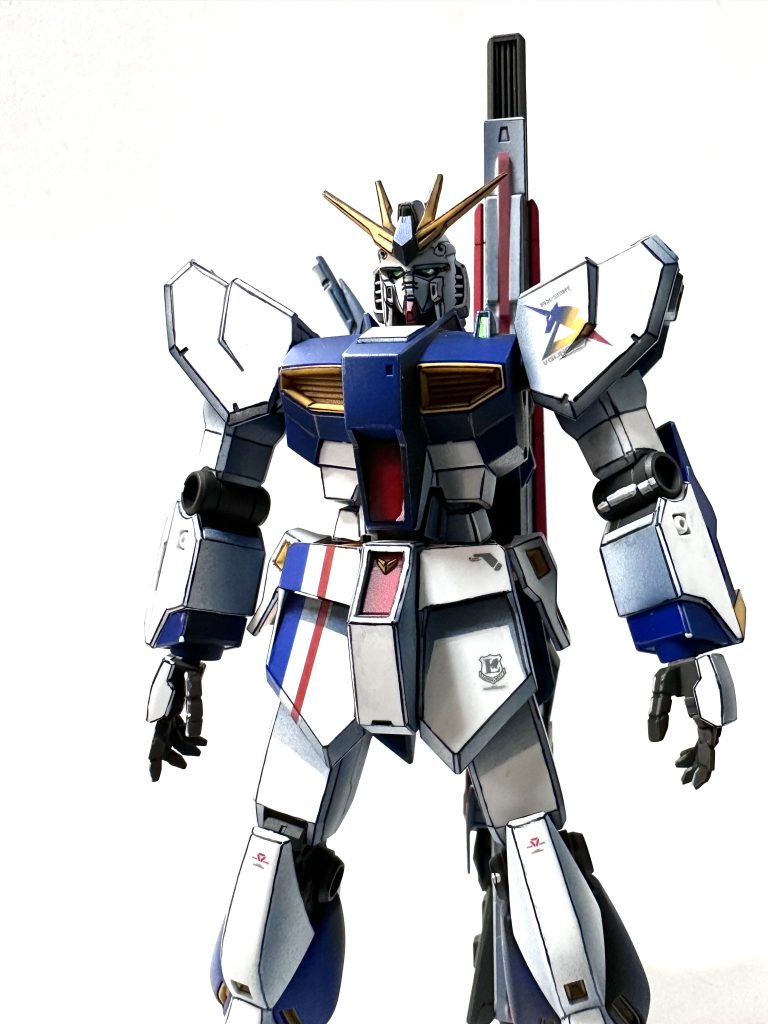 ツインアイはベースもハイライトもアクリルガッシュで塗装してみました。ちょっと塗り方も変えています。 EGはディテールが寂しいのでRG用のデカールを少し貼りました。