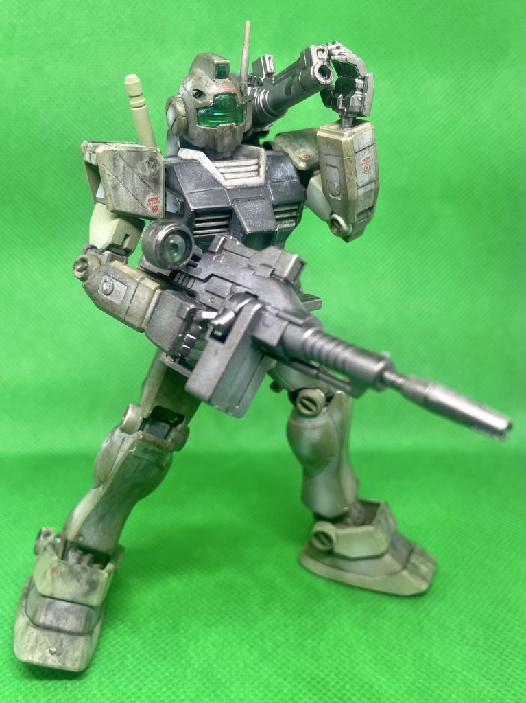 中距離射撃を目的とした作戦では小型のキャノンを換装する事が出来る。ビームライフルはRX78ガンダムの初期型が使用していたモノと同じである。