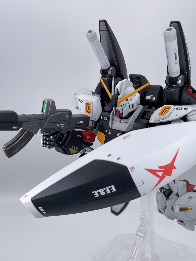 スタンドの固定がコの字型だったり、足にビス止めしたり、懐かしさを感じました。