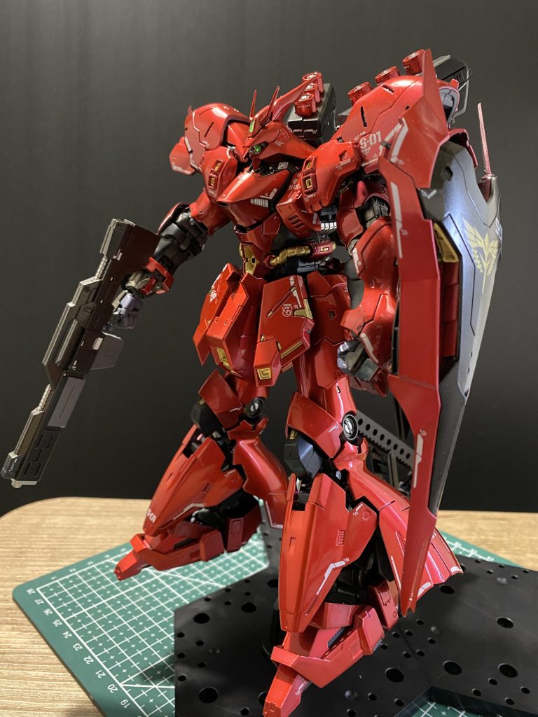 下地をガイアノーツのエヴォブラッククレオスのスーパージュラルミンクレオスのクリアルージュを4層クレオスのスーパークリアⅢで仕上げました