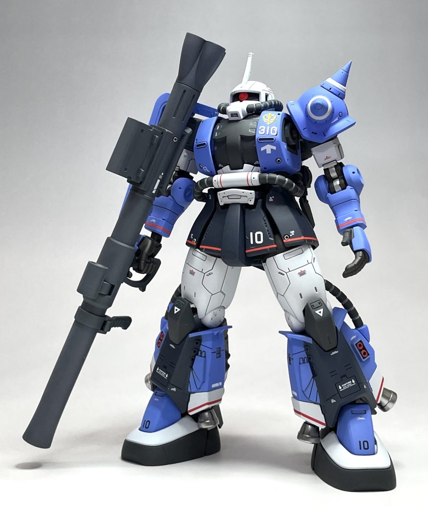 ジオン軍には珍しく、やけに爽やかなカラーリングです。番号が10なところや赤のラインも相まって、なんとなくサッカーのユニフォームみたいに見えてしまいます。