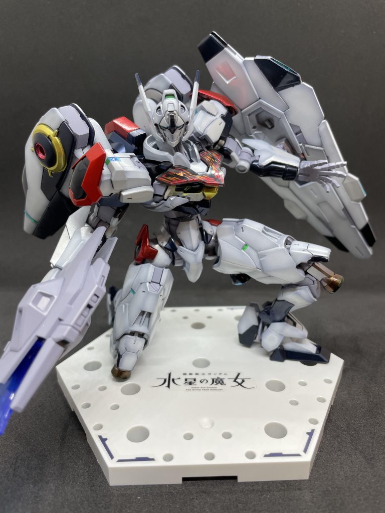 ハンドパーツもフライトユニットと一緒に付いてきた平手に変えてます。