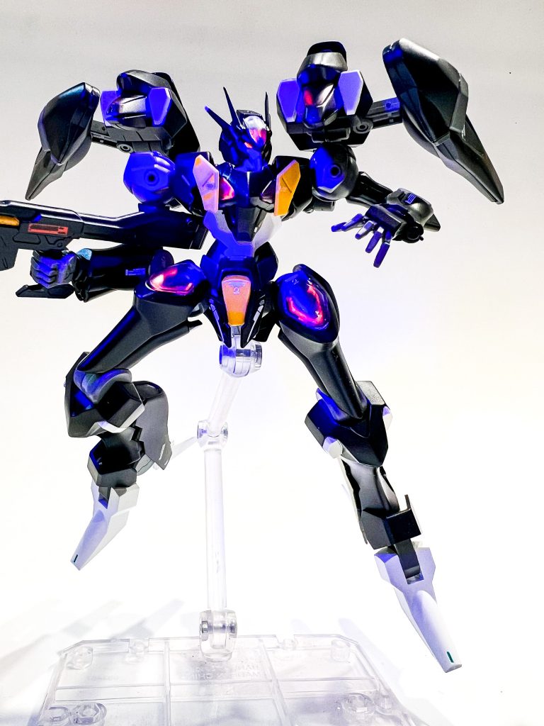 発光部分は蛍光塗料。ブラックライトで光ります。