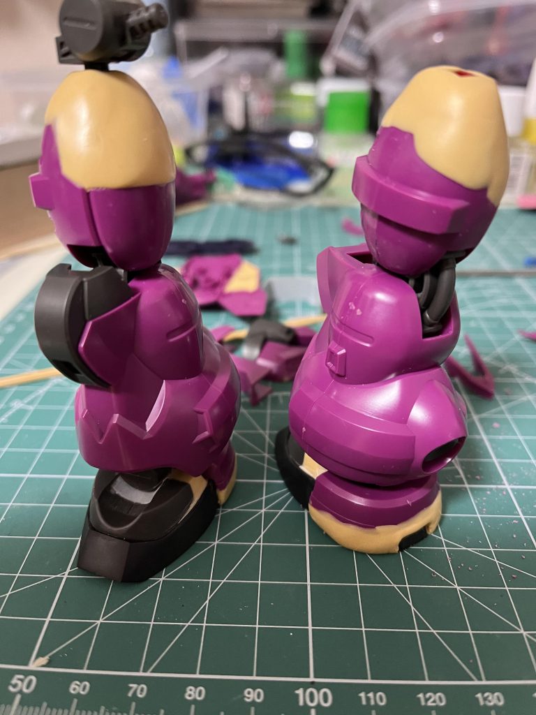 どうやっても短足だったので太ももを長く、関節の位置を変更しました。