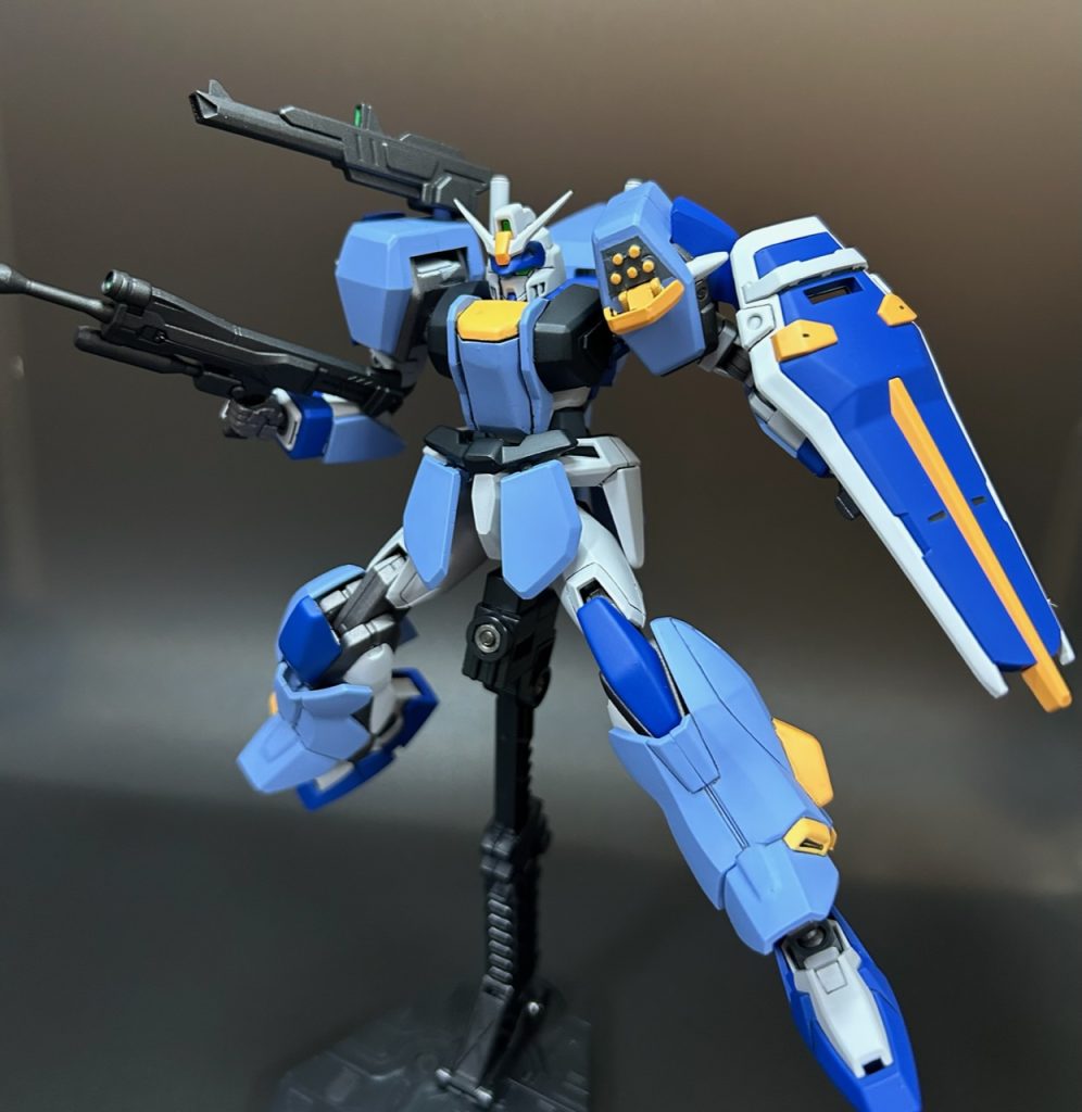 アサルトシュラウドの左肩はプラ板と真鍮線で開閉式に改造し、フロントスカートも可動式にしています。フロントスカートは可動化に伴って、リアスカート、胸部アーマーと共にネオジム磁石での着脱になりました。