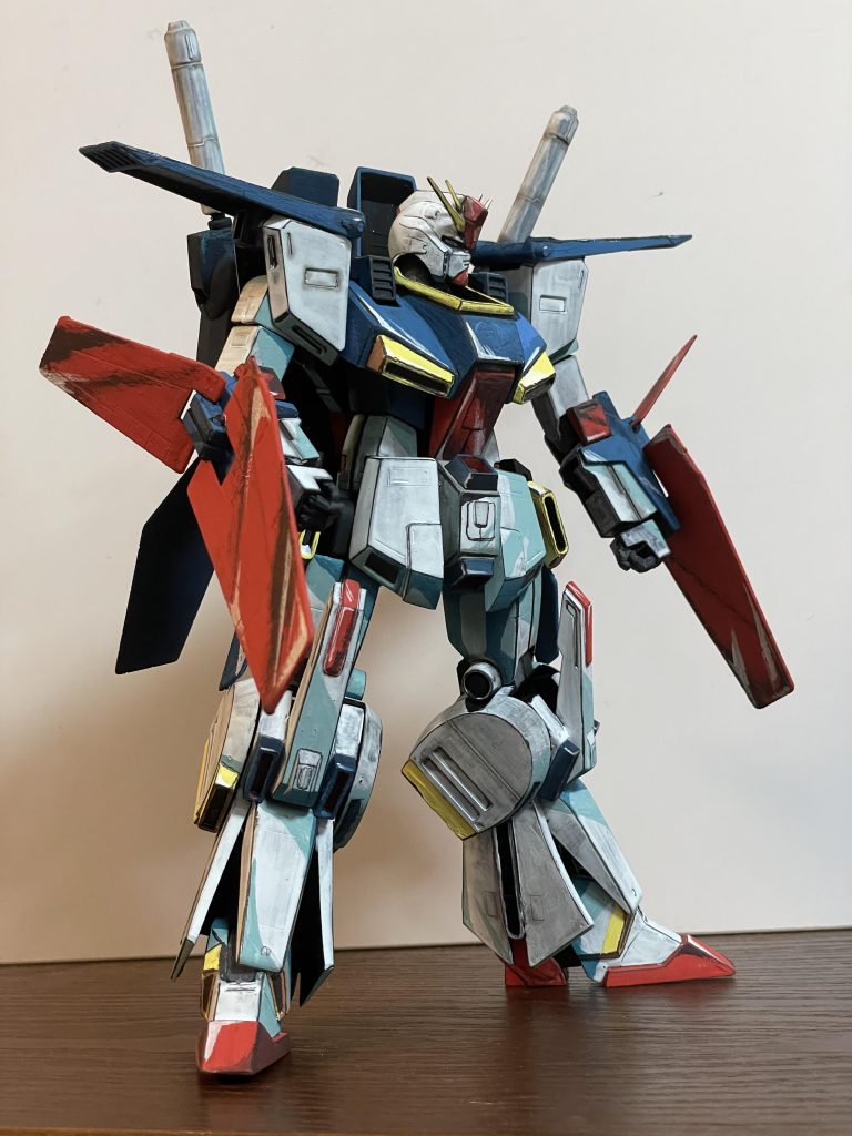 黒サフの上から塗ったので変な質感に。