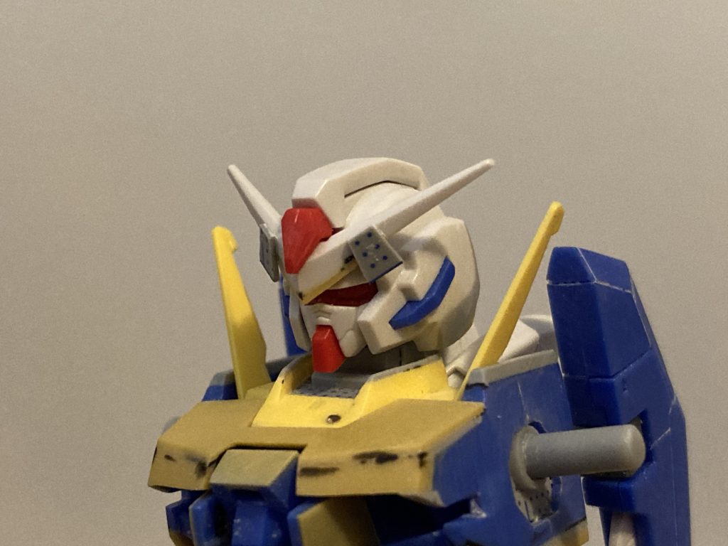 頭部はアンテナ形状の変更とパネル部分を作り直しました。