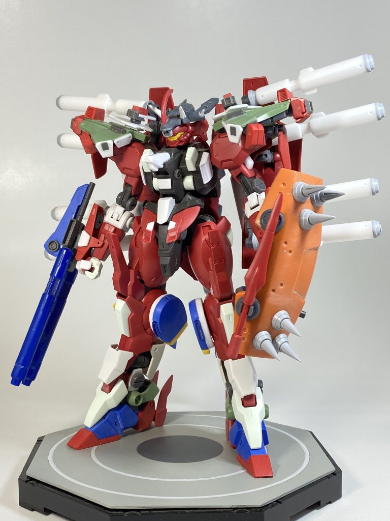 全体的にディテール追加 シールドはアレンジが中々思いつかず苦戦する。結局、勢いでスパイク付けてみたらパイオレンスな感じで良かったので採用。