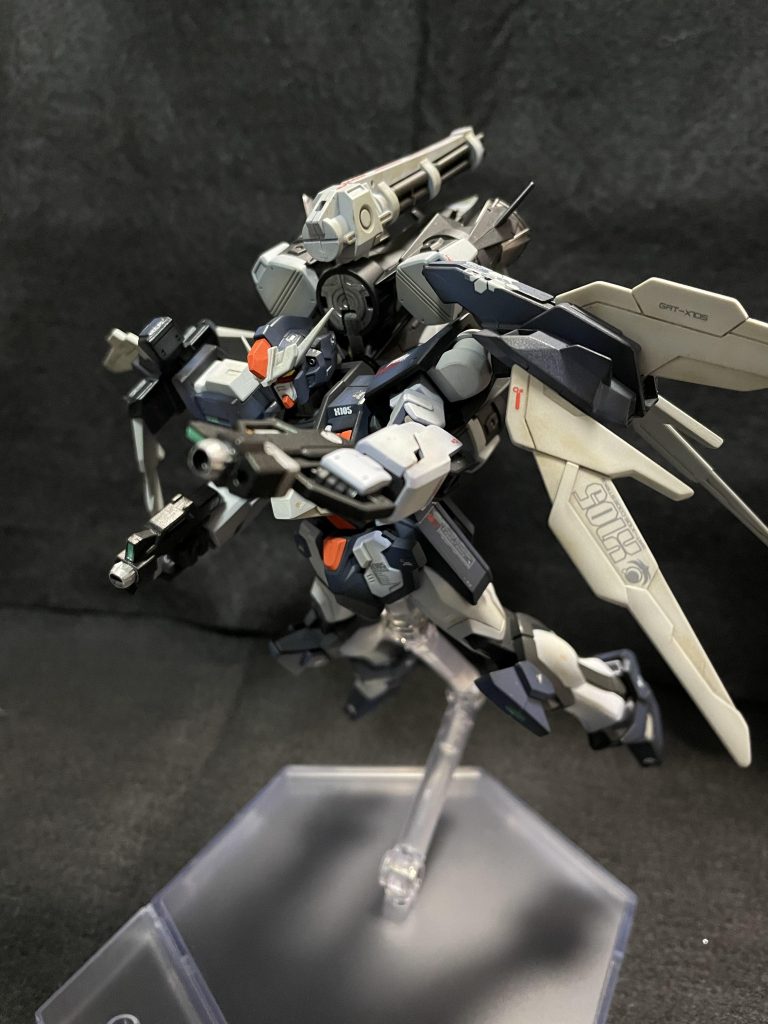 ハンドガンの銃口部分を少しディテールアップしました。