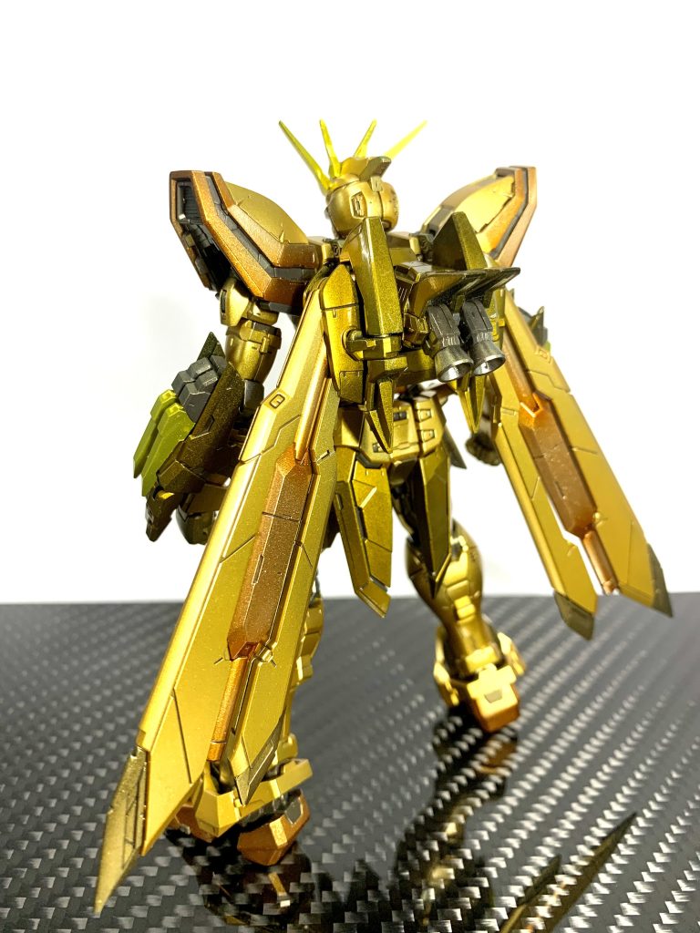 フレーム周りもトパーズゴールドを使用してゴールド感を演出したつもりですが写真だとただのガンメタに見えますね…今回は依頼品なので完成後にあまり触っていない為写真も少ないです