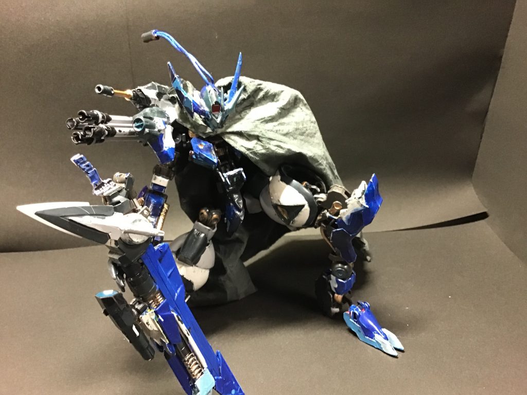 待機中。コックピットハッチの開閉はMGバルバトスのコックピットを流用して再現。