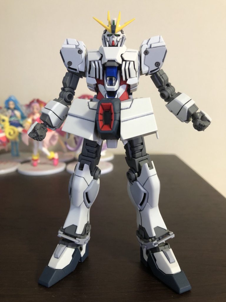 ナラティブガンダム素体。やせっぽちですな。ガンダム本体については今回は事件が(というほどでもないですが)。ジャンクで購入したこのキットの、腰アーマーのパーツの「左側」がなかったので部品注文をかけたのですが、間違って「右側」を注文してしまいました(笑)　左側を再注文しているうちに、A装備型のフル装備にすればこのパーツは使わないことがわかりまして(爆笑)　･･･なにやってんだかな、とテンションもモチベーションもダダ下がりでした💦